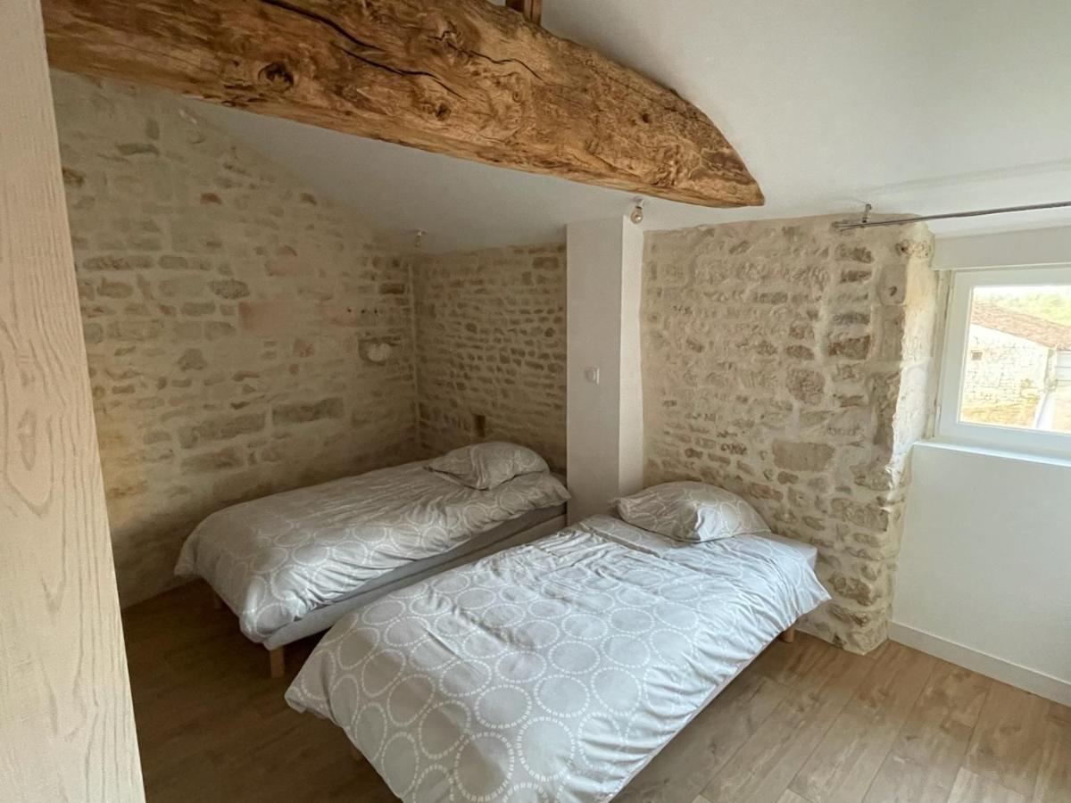 La Commanderie Des Templiers Gite 4 Etoiles Saint-Etienne-de-Brillouet Екстериор снимка